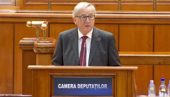 Nem csak Băsescut csókolgatta, a korrupcióellenes harcot is dicsérte Juncker Bukarestben