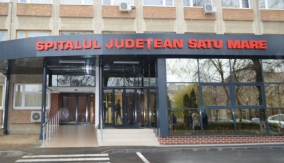 Az utcán tiltakoztak a szatmári sürgősségi kórház alkalmazottai