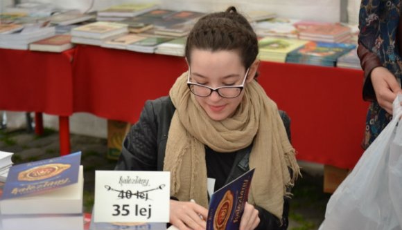 A 14 éves kolozsvári kalózlány bemutatkozik a világnak