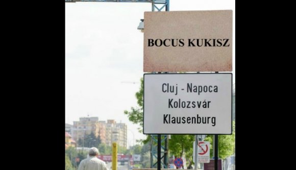 Máris lefestették a három-, nem, négynyelvű táblákat Kolozsváron!