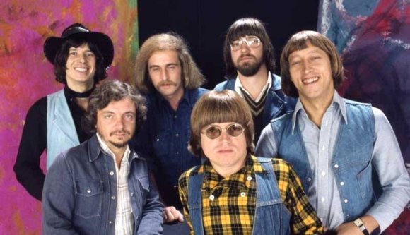 Újra szól a magyar country: hosszas szünet után fellép a Fonográf