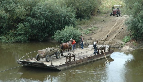 Partra vonták az utolsó kompot Szatmár megyében