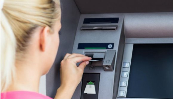 A miniszterelnök bankautomatát akar minden faluba