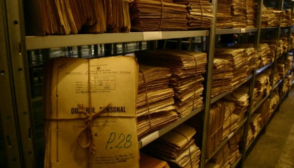 Nyilvános, ki tekinthetett be a zsarolásra is alkalmas titkosszolgálati archívumba