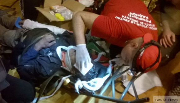 Szakadékból mentettek turistát a Brassó megyei hegyimentők