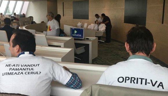 Repülőjáratokat törölnek kedden a forgalomirányítók sztrájkja miatt