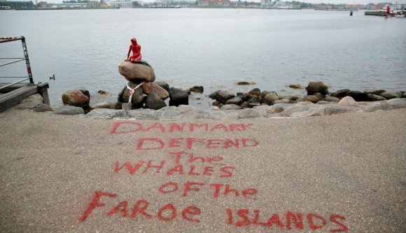 Pirosra festették A kis hableányt