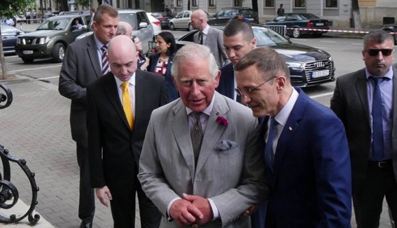 Tövisre látogatott Károly herceg