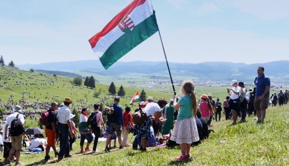 Amit nem látott a tévében: ilyen volt a hangulat a csíksomlyói búcsún (VIDEÓ)