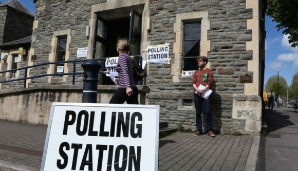 Elveszítették abszolút többségüket a brit konzervatívok, az északír unionistákkal alakítanak kormányt