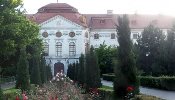 Közel kétmilliárd forinttal támogatja Budapest a váradi katolikus püspöki palota felújítását