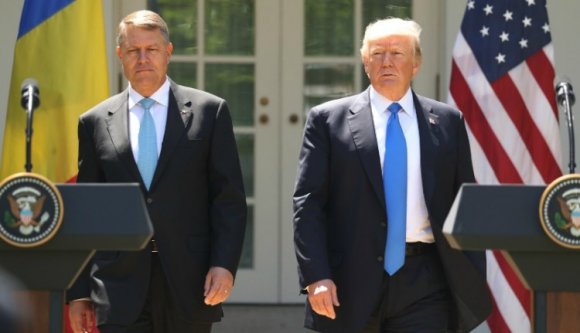 Az Amerika-párti politika ellentmondásai