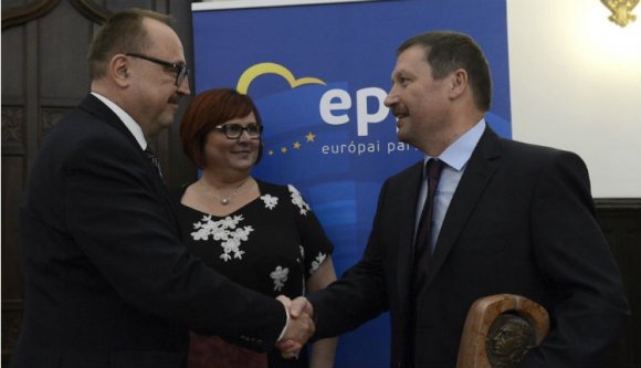 Lőrincz Csaba Díjjal tüntették ki Bakk Miklóst