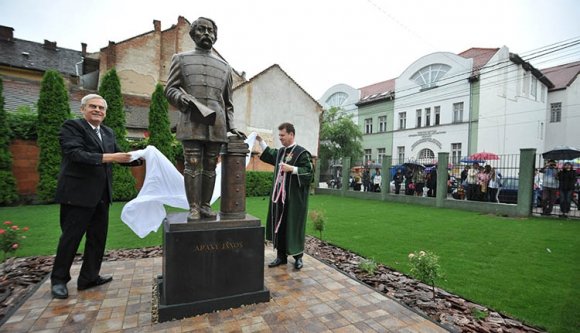 Arany János-szobrot avattak Nagyváradon