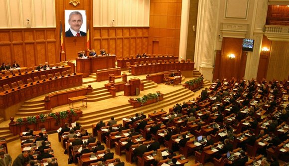 A PSD megvédené a demokráciát – felolvasták a bizalmatlansági indítványt