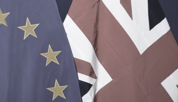 Elkezdődött Nagy-Britannia és az EU válópere