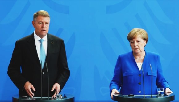 Merkel a romániai német kisebbséget méltatta Iohannisnak