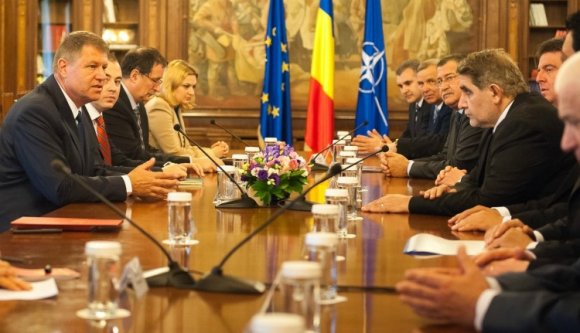 Semleges állásponton maradnak a kisebbségek