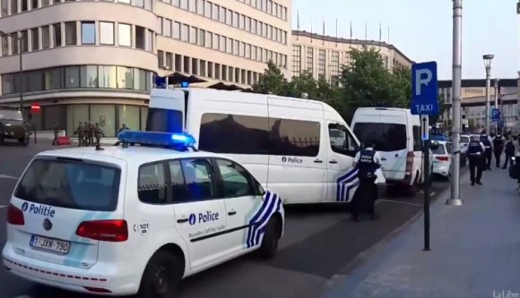 Lelőttek egy robbanómellényes férfit Brüsszelben