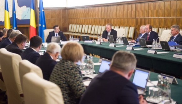 Visszavonják lemondásukat a bukott kormány miniszterei