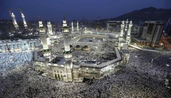 Felrobbantotta magát egy férfi Mekkában