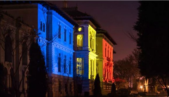 Trikolórba „öltöztetik” a Cotroceni-palotát