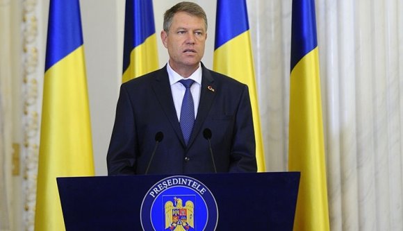 Kihirdette Iohannis a közalkalmazotti bértörvényt