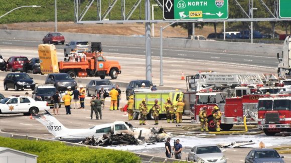 Kisrepülő zuhant egy amerikai autópályára
