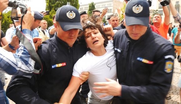 Erőszakos botrány „normáliséknál”