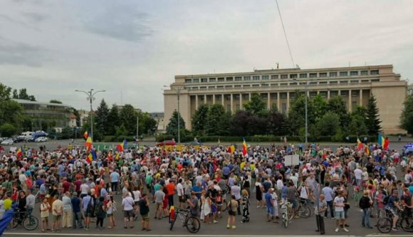 A Tudose-kormánynak máris sikerült utcára vinnie a korrupcióellenes tüntetőket