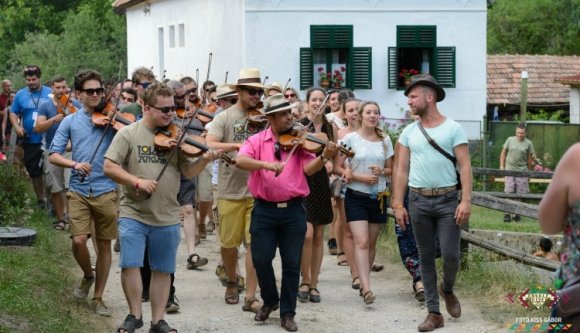 Torockó újra csendes, hazamentek a „napfelkelők”