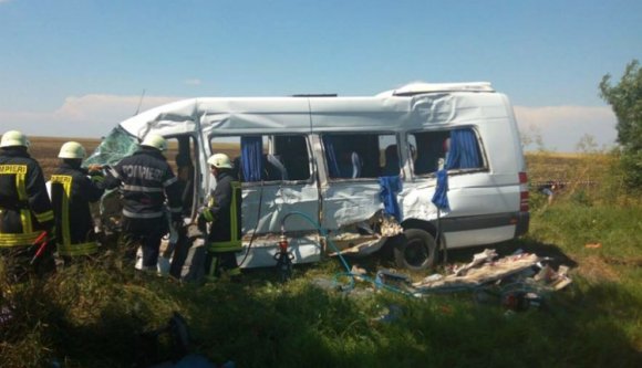 Mikrobuszok keveredtek súlyos balesetekbe