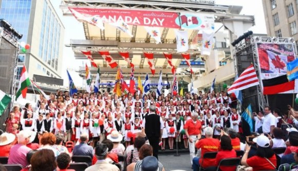 Székely népviseletben hódította meg az ünneplő Kanadát a Fili