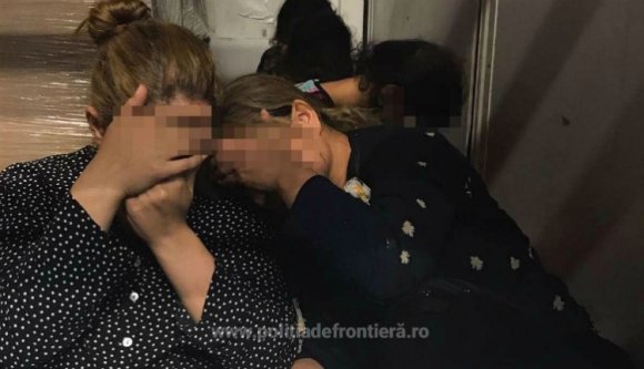 Edények közé bújva próbálták átlépni a határt a menedékkérők