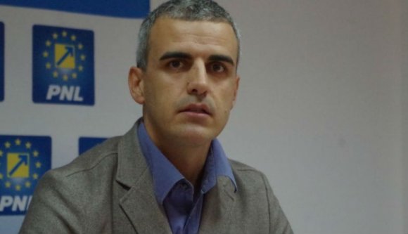 Sanyarú a politikus sorsa: munkanélküli segélyért folyamodott egy volt szenátor