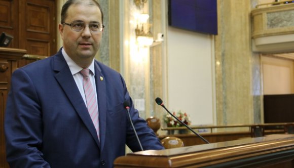 Paşcan válasza Szilágyinak: a magyarok másodrangú polgárnak tekintik az erdélyi románokat