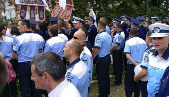 Eltemették a halálra késelt suceavai rendőrt