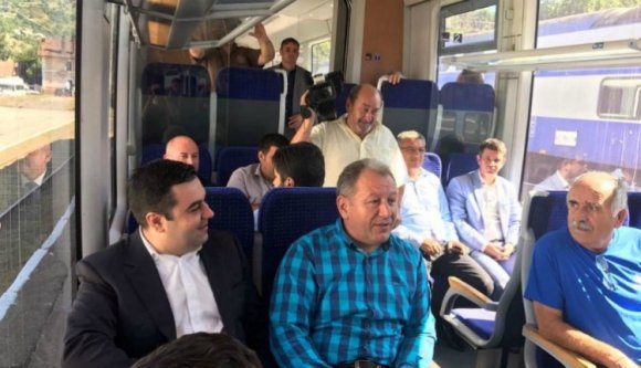 Monarchiabeli vasútszakasz „felavatásával” röhögteti magát a közlekedési miniszter