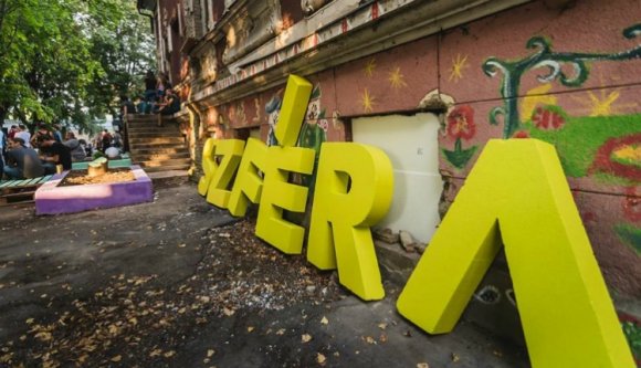 Kiszínezi a várost a Vásárhelyi Forgatag