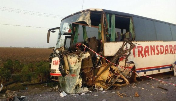 Súlyosan balesetezett egy munkásokat szállító mikrobusz