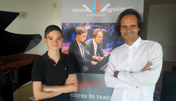 Sztárzongoristát lát vendégül a csodagyerek