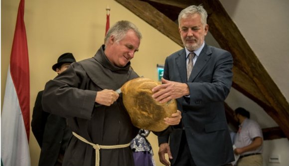 Böjte Csaba szelte meg a magyarok kenyerét