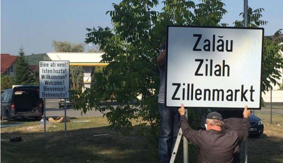 Zilahon is kihelyezték a háromnyelvű helységnévtáblákat