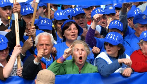 Tiltakozni készülnek a tanügyi szakszervezetek