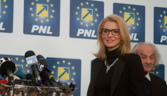 A liberálisok bizalmatlansági indítványt nyújtanak be a kormány ellen