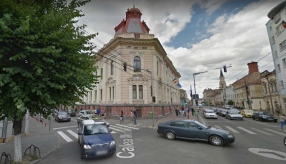 Házi őrizetben a korrupcióval gyanúsított egyetemi tanár