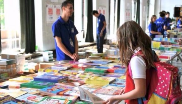 732 000 lejt fizetett a tanügyminisztérium az ötödikesek helyettesítő „tankönyvére”