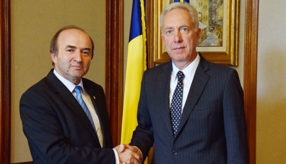 Az amerikai nagykövet ismét a minisztériumban perzsáztatta Tudorel Toadert