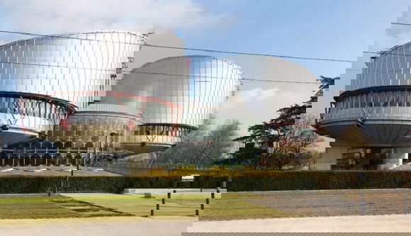 Kirúgták, mert a munkahelyén internetezett – elmarasztalta Romániát az EJEB