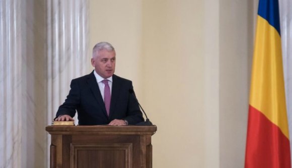 Lelép a védelmi minisztérium éléről Adrian Ţuţuianu